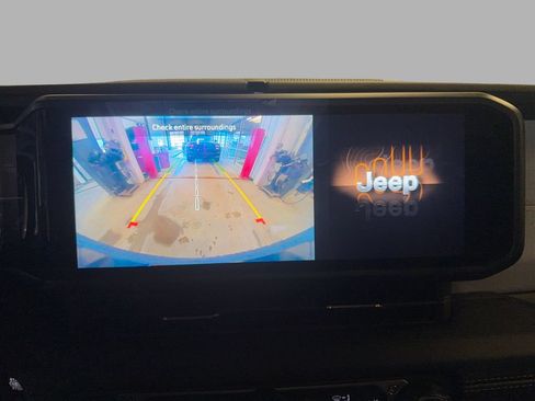 Used 2025 Jeep Wrangler Unlimited Sahara AWD/4WD image 17