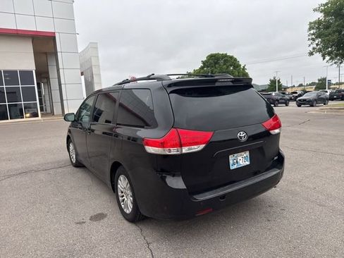 Used 2013 Toyota Sienna XLE FWD image 4