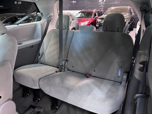 Used 2014 Toyota Sienna LE FWD image 21