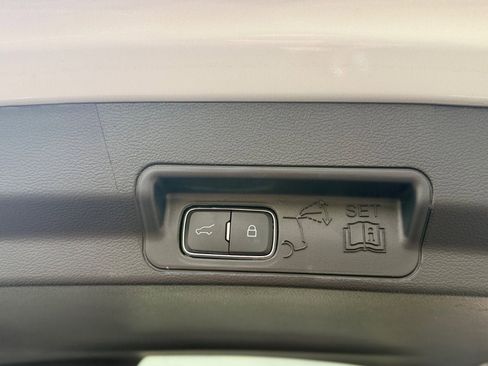 Certified 2025 Ford Explorer Active w/ Active Comfort Package AWD/4WD image 9