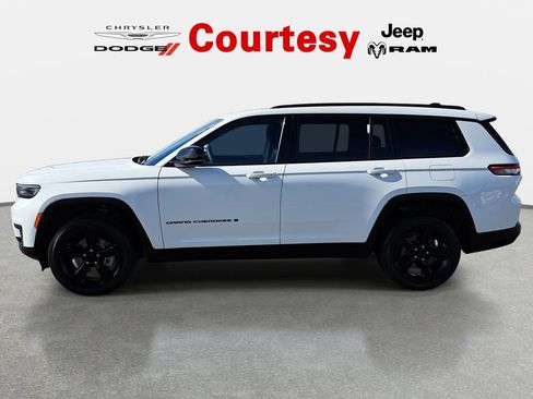 Certified 2023 Jeep Grand Cherokee L Altitude AWD/4WD image 7