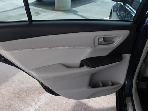 Used 2015 Toyota Camry XLE w/ Moonroof Package FWD image 49