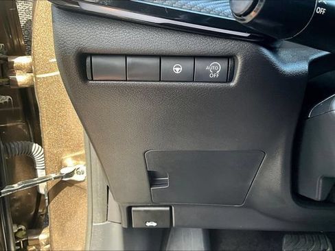 Used 2025 Nissan Kicks SR FWD image 14