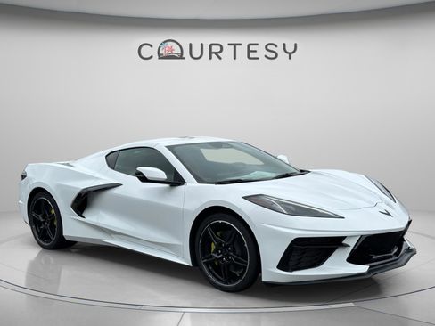 Used 2024 Chevrolet Corvette Stingray Coupe RWD image 8