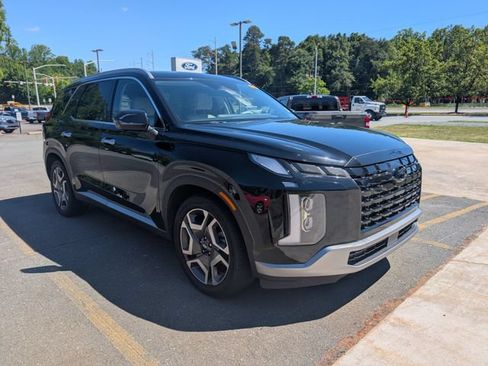 Used 2024 Hyundai Palisade Limited AWD/4WD image 2