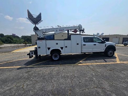 Used 2022 Ford F550 4x4 Crew Cab Super Duty w/ Power Equipment Group image 12