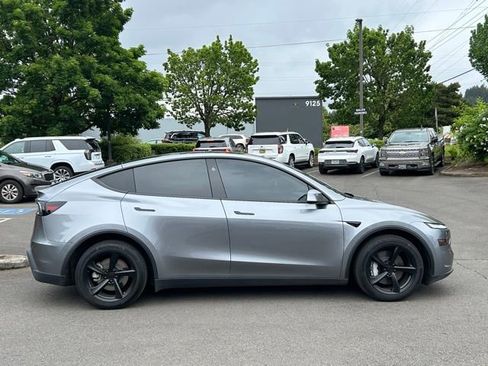 Used 2026 Tesla Model Y Long Range AWD/4WD image 9