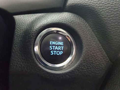 Used 2022 Toyota RAV4 XLE w/ Convenience Package image 20