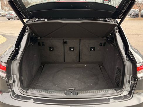 Used 2022 Porsche Macan image 37