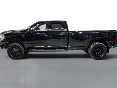 Used 2024 RAM 3500 Big Horn w/ Night Edition AWD/4WD image 9