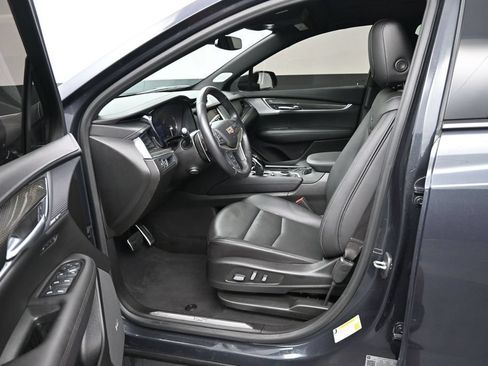 Certified 2022 Cadillac XT5 Sportv w/ LPO, Floor Liner Package AWD/4WD image 9