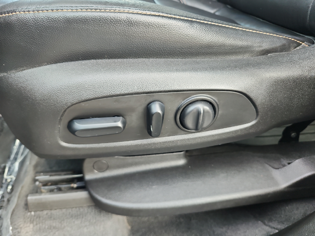 Used 2018 Chevrolet Traverse LT FWD image 26