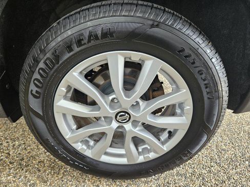 Used 2018 Nissan Rogue SV AWD/4WD image 33