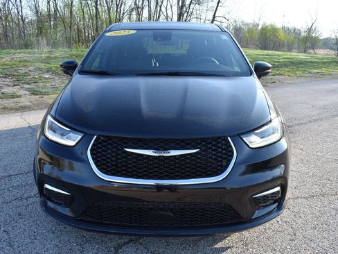 Used 2025 Chrysler Pacifica Select FWD image 11