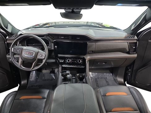 Used 2024 GMC Sierra 1500 AT4 w/ Technology Package AWD/4WD image 9