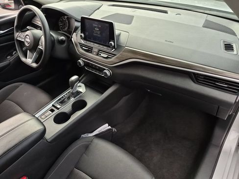 Used 2025 Nissan Altima 2.5 SV AWD/4WD image 32
