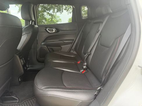 Used 2025 Jeep Compass Trailhawk AWD/4WD image 25