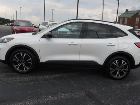 Certified 2022 Ford Escape SE w/ SE Sport Appearance Package image 13