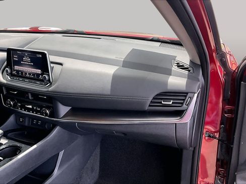 Certified 2024 Nissan Rogue SV FWD image 18