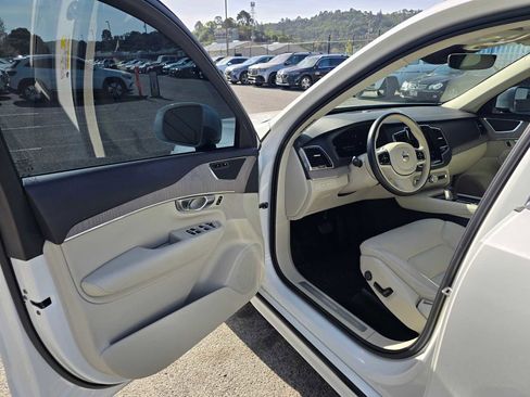 Used 2024 Volvo XC90 T8 Plus w/ Protection Package Premier image 21