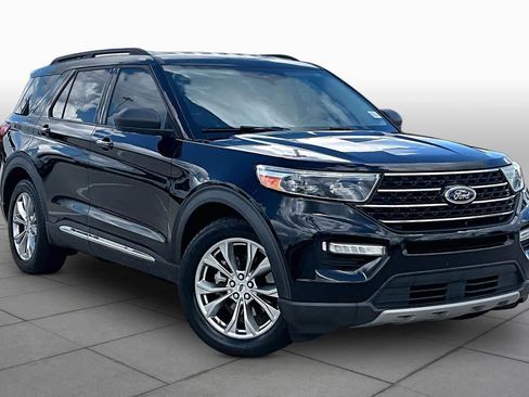 Used 2020 Ford Explorer XLT w/ Equipment Group 202A RWD image 2
