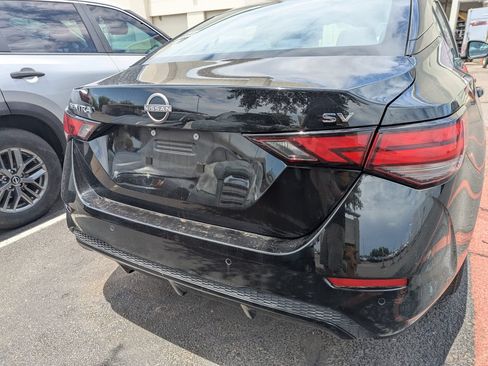 Used 2024 Nissan Sentra SV FWD image 7