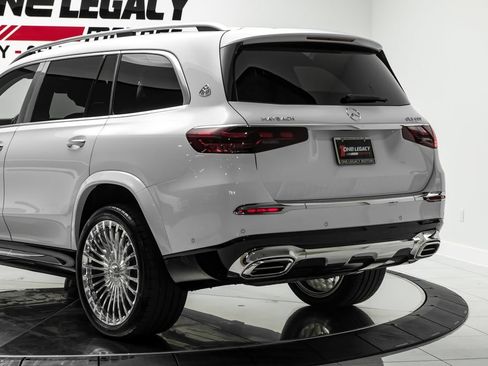 Used 2026 Mercedes-Benz Maybach GLS 600 4MATIC image 16