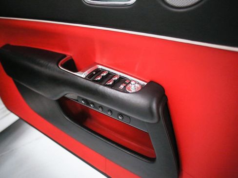 Used 2017 Rolls-Royce Wraith image 27
