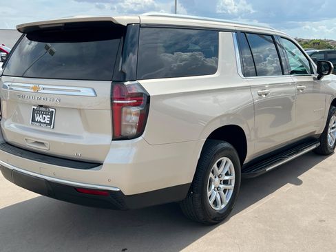 Used 2021 Chevrolet Suburban LT AWD/4WD image 6