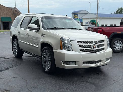 Used 2014 Cadillac Escalade Premium AWD/4WD image 3