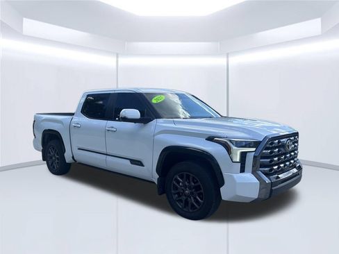 Used 2025 Toyota Tundra Platinum AWD/4WD image 3