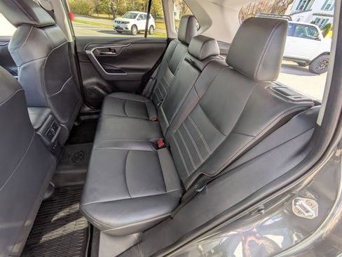 Used 2019 Toyota RAV4 Limited image 19