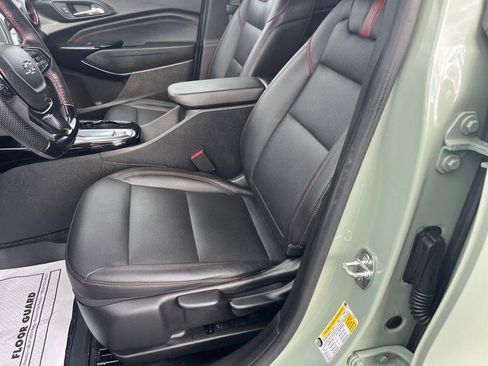 Used 2024 Chevrolet Trax RS w/ Sunroof Package image 20