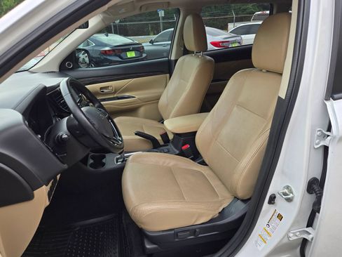 Used 2016 Mitsubishi Outlander SE FWD image 6