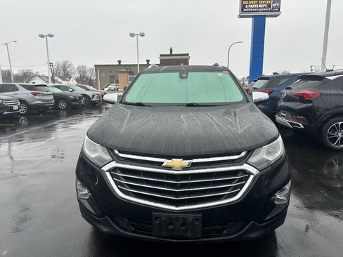 Used 2020 Chevrolet Equinox Premier image 2