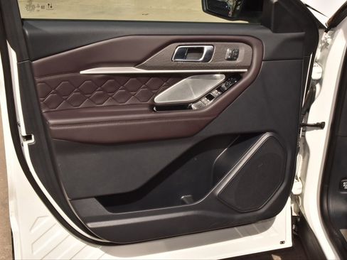 Certified 2025 Ford Explorer Platinum w/ Ultimate Package image 36