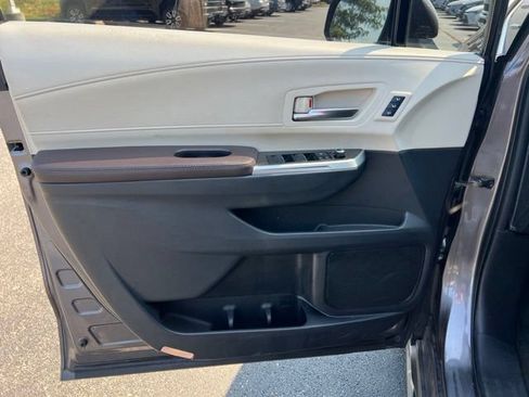 Used 2022 Toyota Sienna Platinum AWD/4WD image 27
