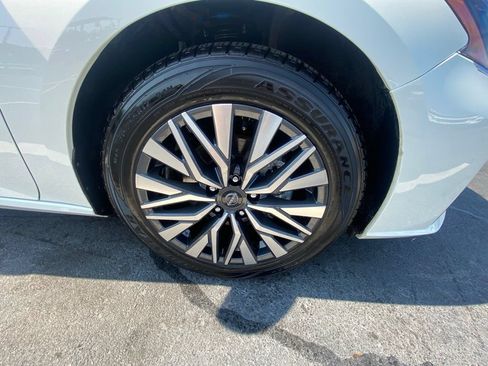 Used 2025 Nissan Altima 2.5 SV FWD image 29