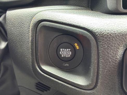 Used 2025 Jeep Gladiator Sport AWD/4WD image 39