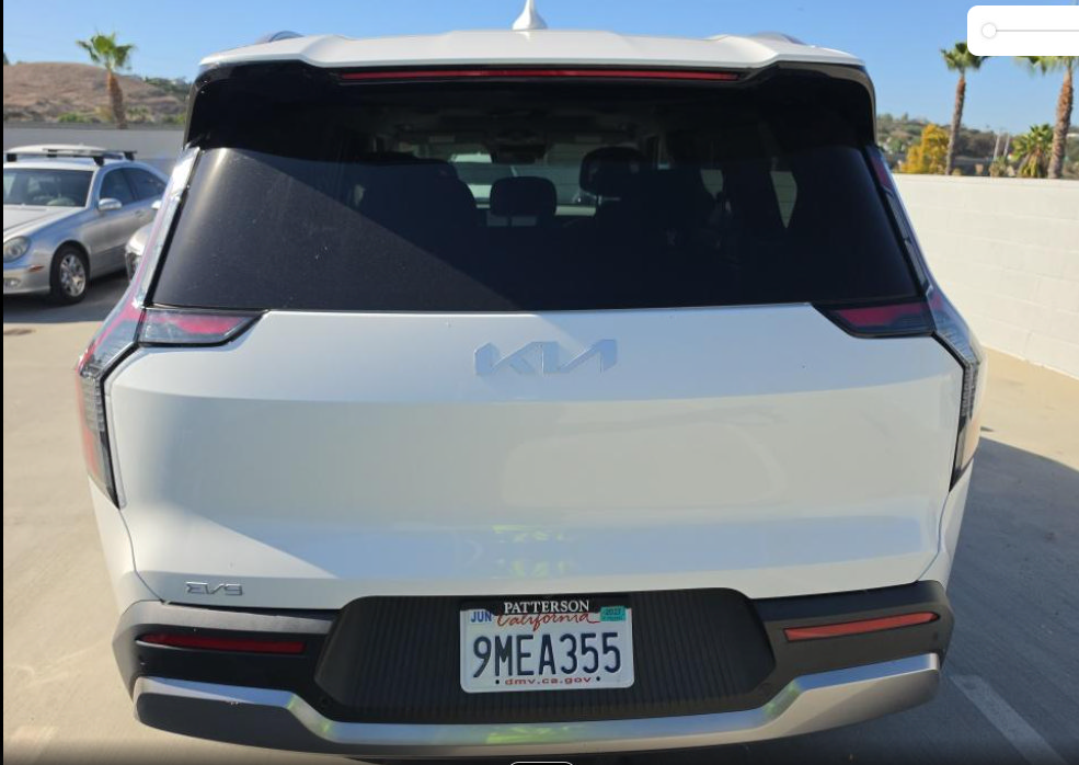 Used 2024 Kia EV9 Wind AWD/4WD image 3