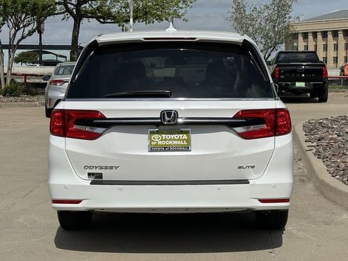 Used 2024 Honda Odyssey Elite image 4