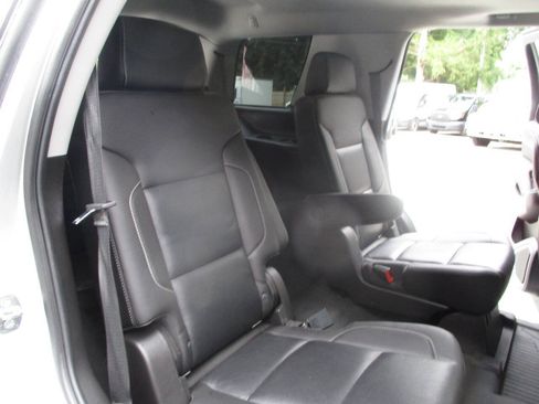 Used 2019 GMC Yukon SLT w/ Premium Edition AWD/4WD image 30