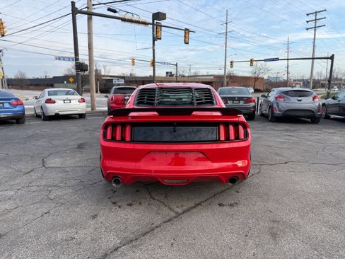 Used 2016 Ford Mustang V6 2dr Fastback image 4