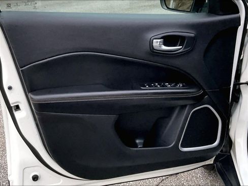 Used 2019 Jeep Compass Latitude w/ Cold Weather Group image 17