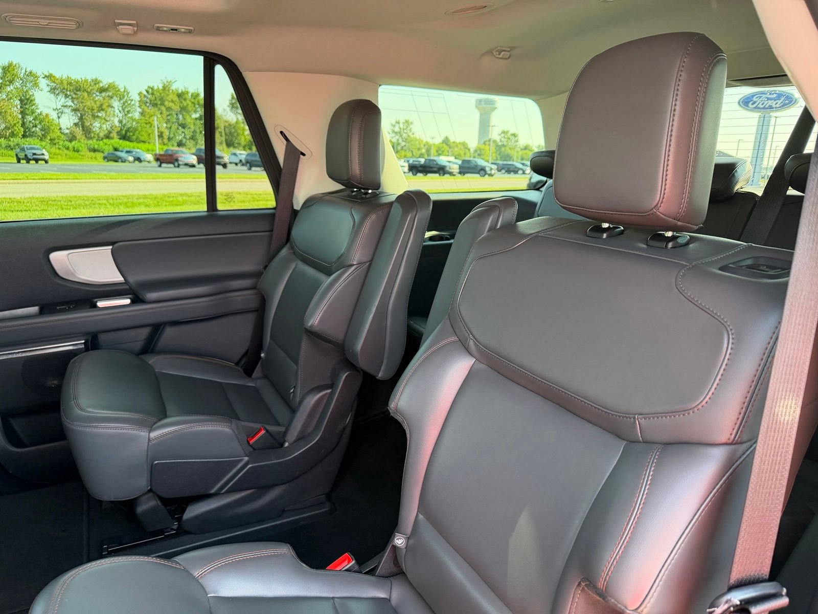Used 2025 Ford Expedition Active AWD/4WD image 14