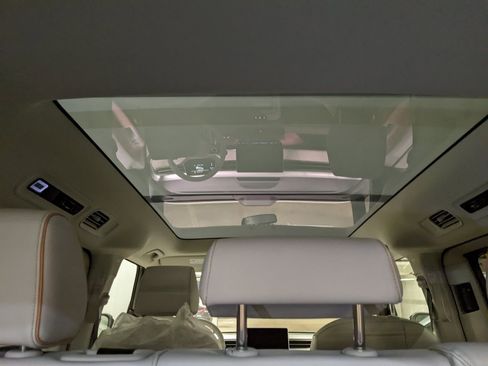 New 2025 Volkswagen ID. Buzz 1st Edition image 13