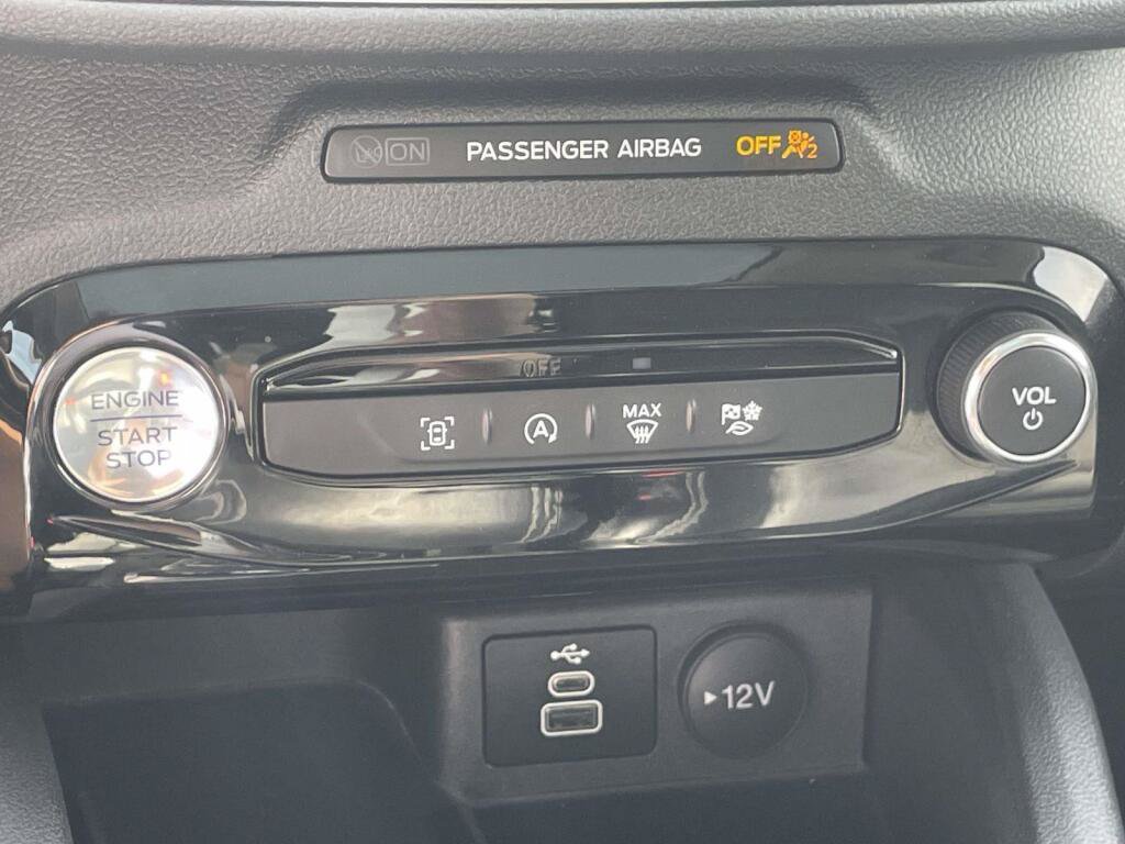 Used 2025 Ford Escape Platinum AWD/4WD image 29