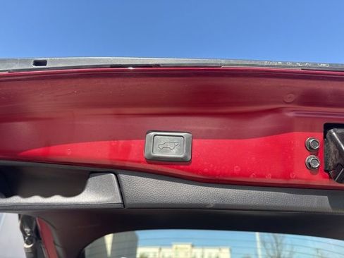 Used 2020 Toyota RAV4 XLE Premium image 7