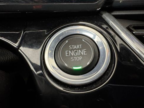 Used 2025 Chevrolet Trax RS w/ Driver Confidence Package FWD image 17