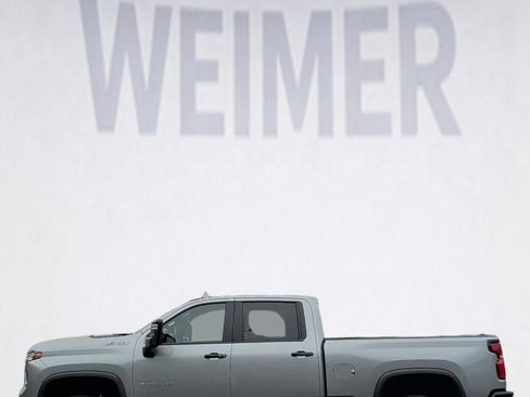 Used 2025 Chevrolet Silverado 2500 ZR2 AWD/4WD image 2